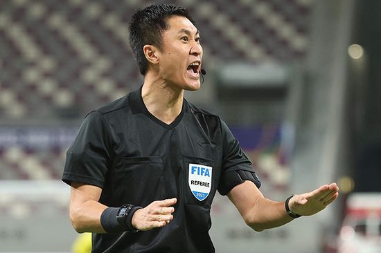 本轮英超，曼城2-1逆转击败卢顿结束4轮不胜，不过赛后的大部分焦点在瓜迪奥拉身上，他被拍到在半场结束时斥责第四官员没有多给时间，此后他又离开自己的区域庆祝进球。